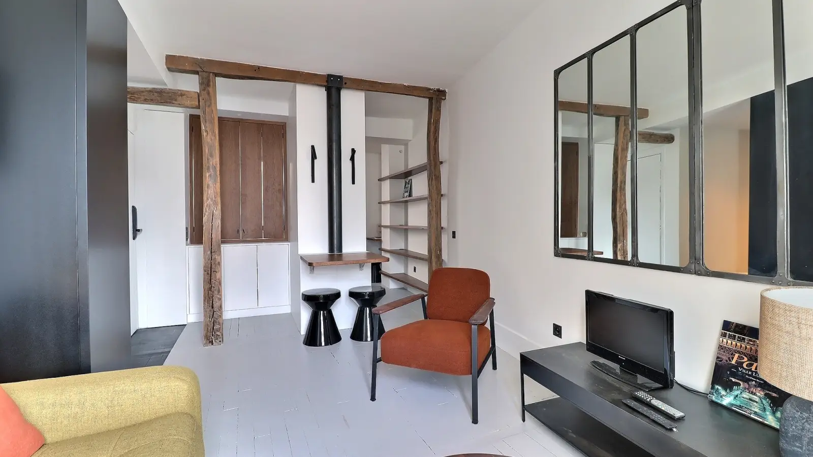 Flat Rue Tholozé in Paris