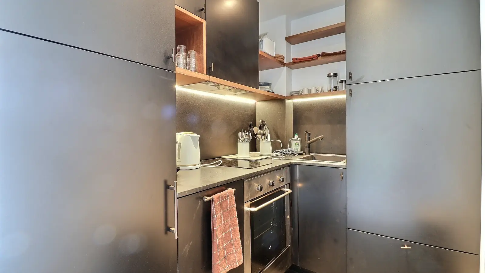 Flat Rue Tholozé in Paris