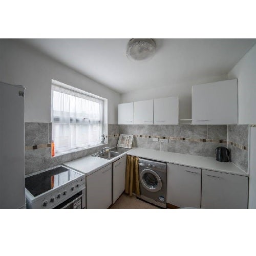 Flat Haydons Road in Greater London