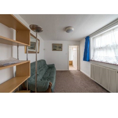 Flat Haydons Road in Greater London