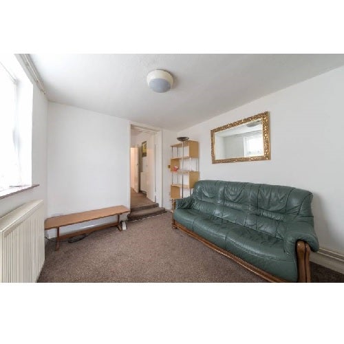 Flat Haydons Road in Greater London