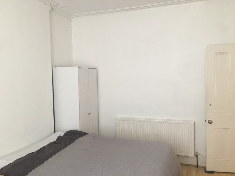 Room Brassey Square in Greater London