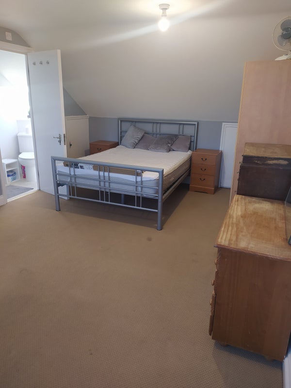Room Churchill Road in Greater London