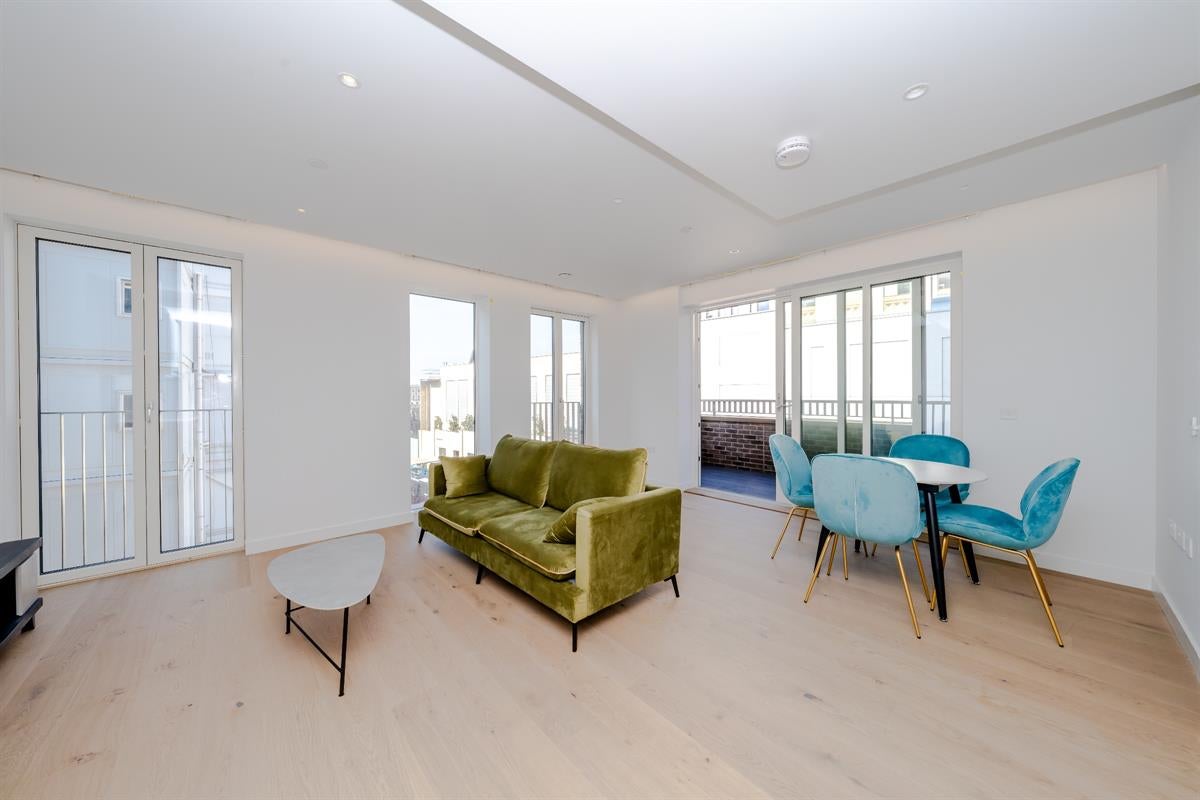 Flat Mount Pleasant in Greater London