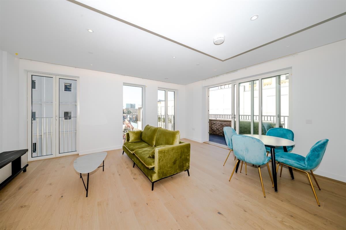 Flat Mount Pleasant in Greater London