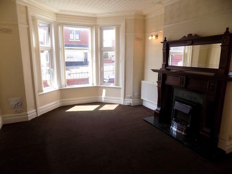 Flat Holmfield Road in Blackpool