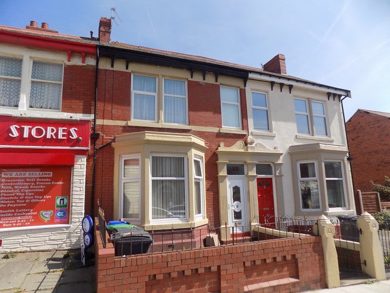 Flat Holmfield Road in Blackpool