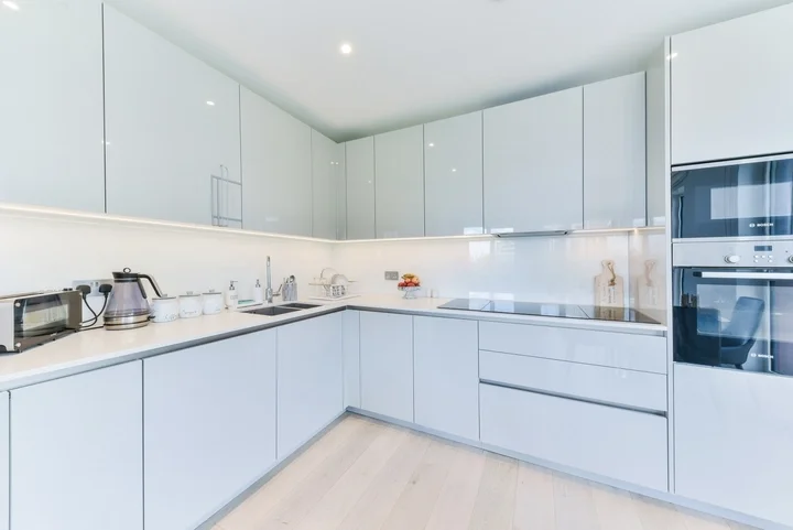 Flat Sayer Street in Greater London
