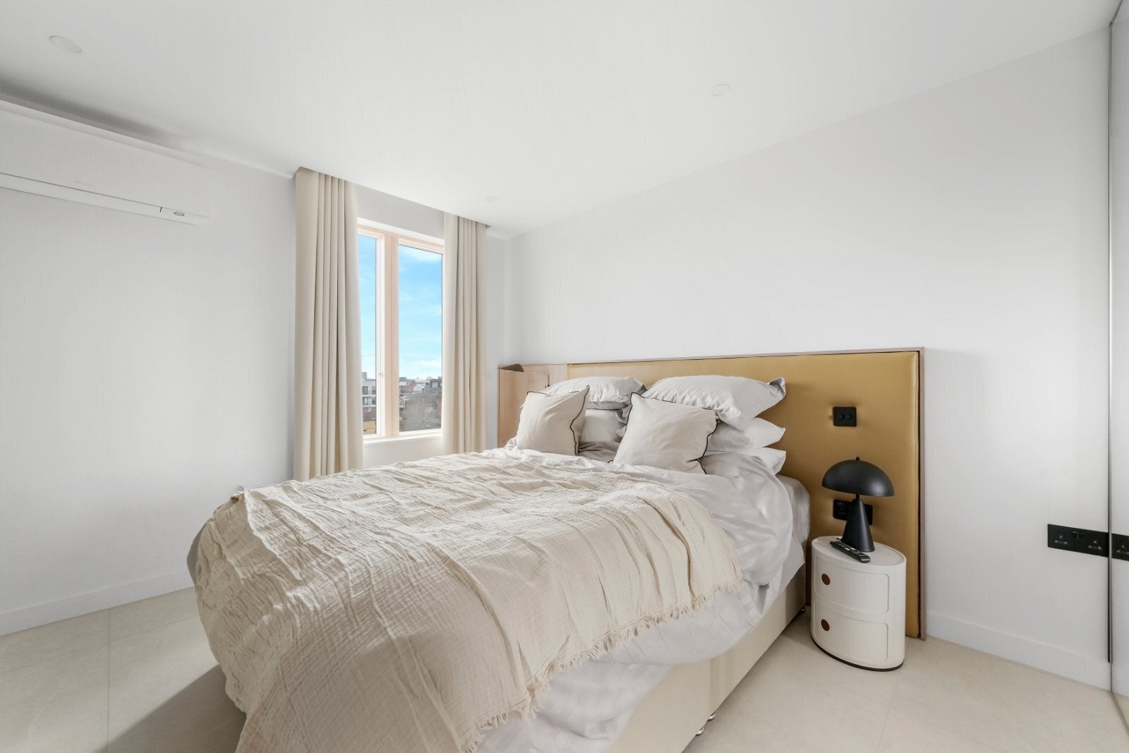 Flat Stean Street in Greater London