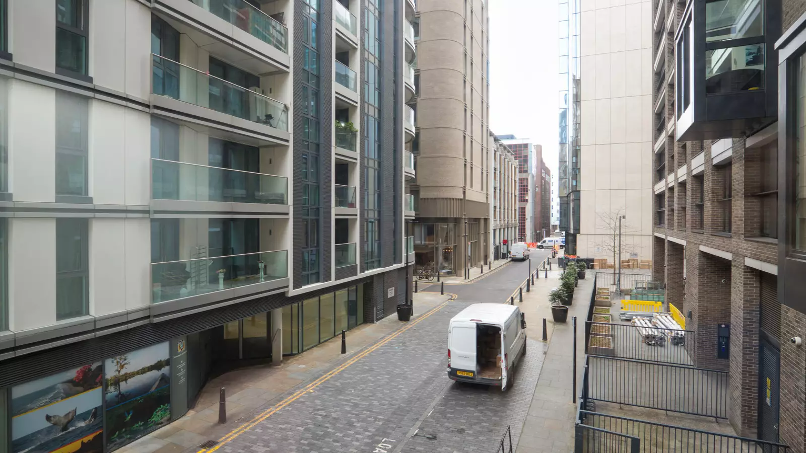 Flat Alie Street in Greater London