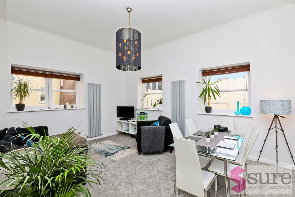 Flat Lower Esplenade in Brighton