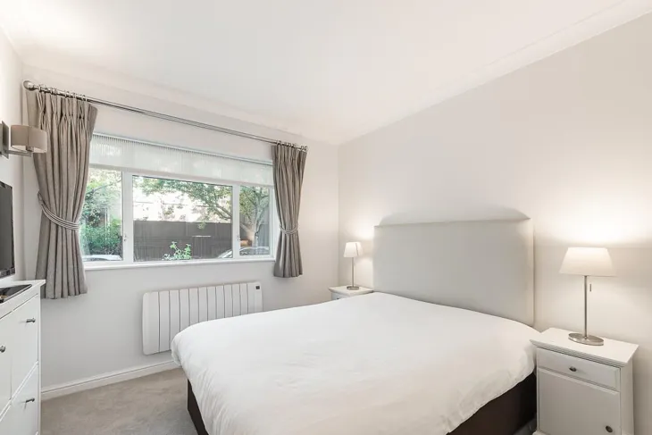 Flat Bywater Street in Greater London