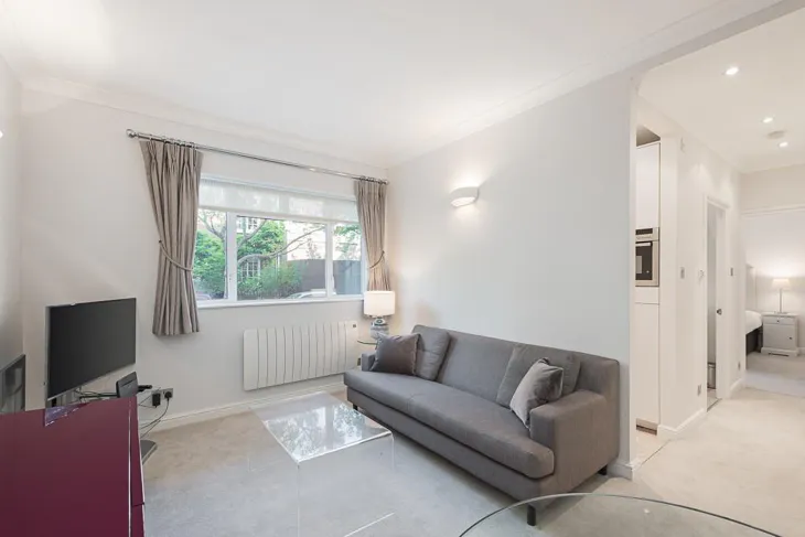 Flat Bywater Street in Greater London