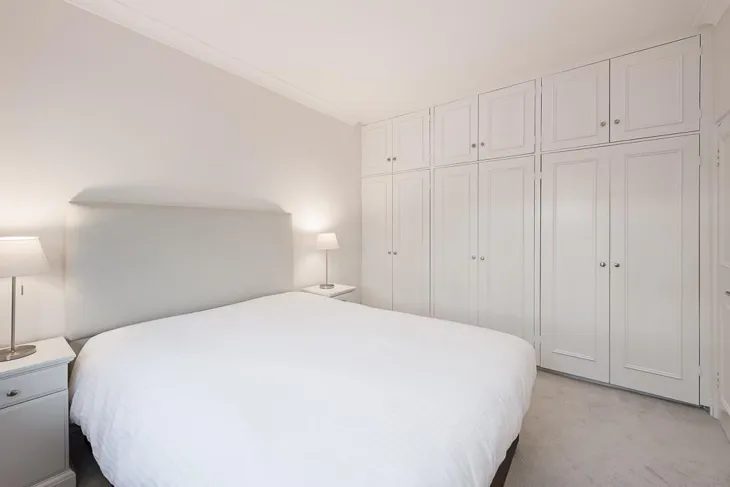Flat Bywater Street in Greater London
