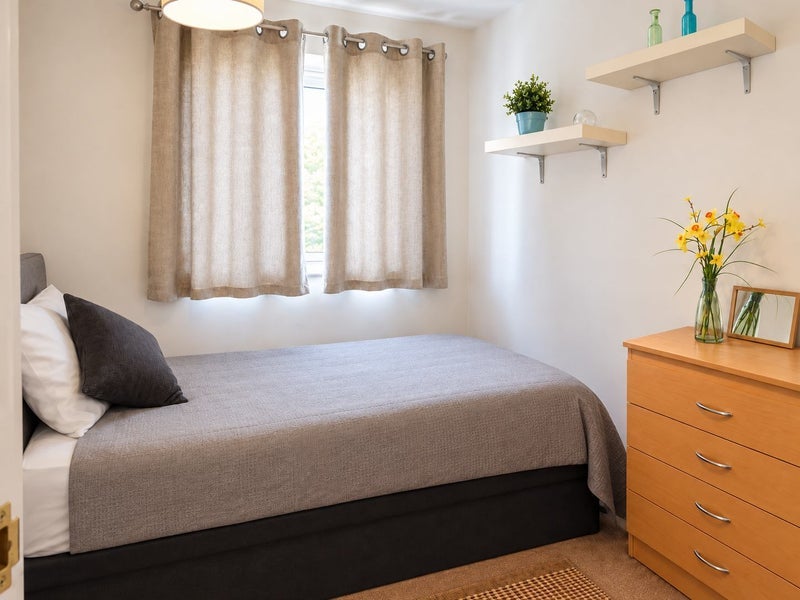 Room Deeley Road in Greater London