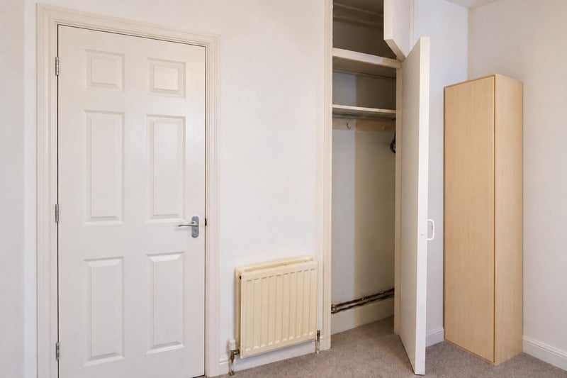 Room Deeley Road in Greater London