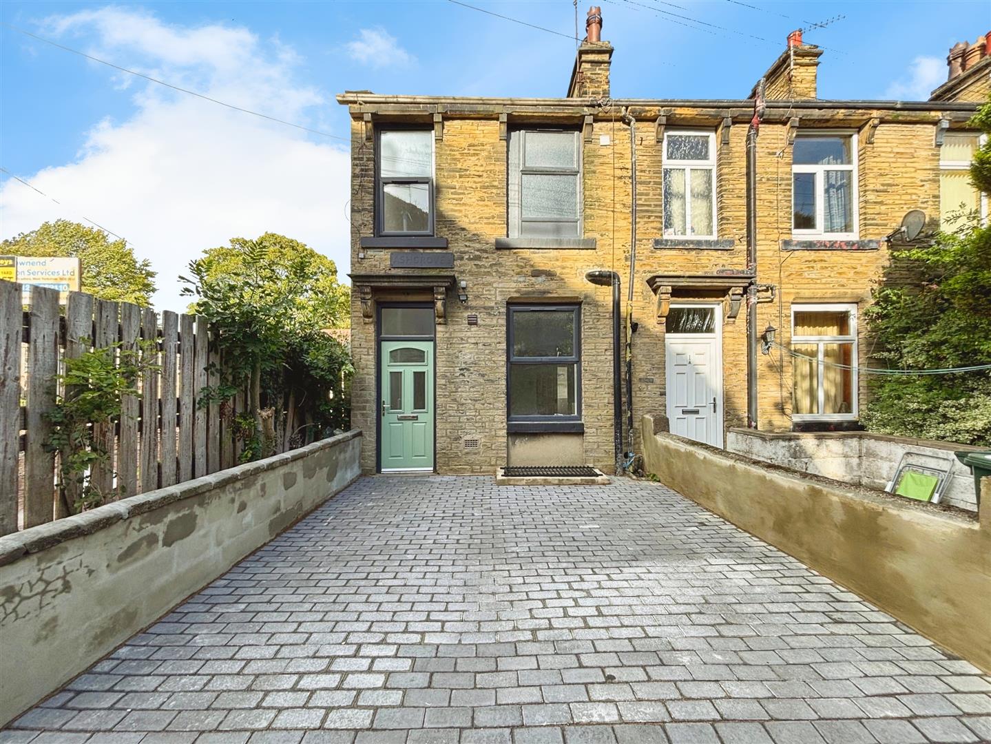 House Ashgrove in Bradford