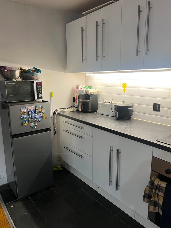 Room Alscot Road in Greater London