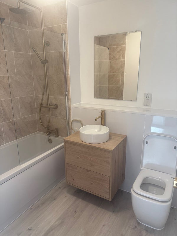 Room Netherheys Drive in Greater London