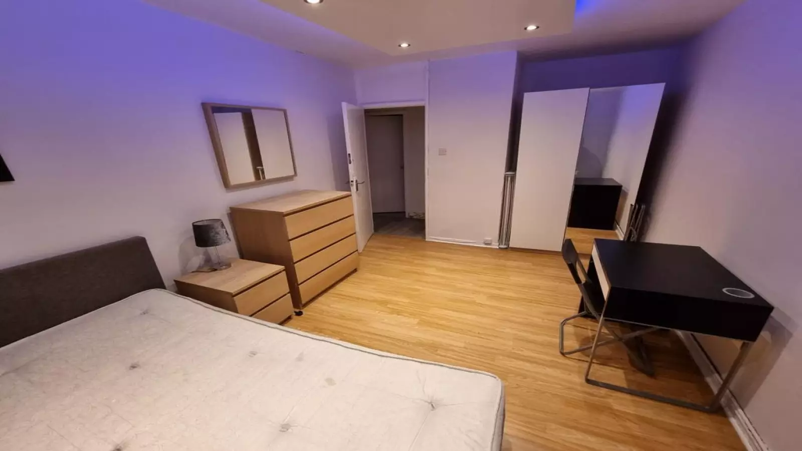 Room Stockwell Green in Greater London