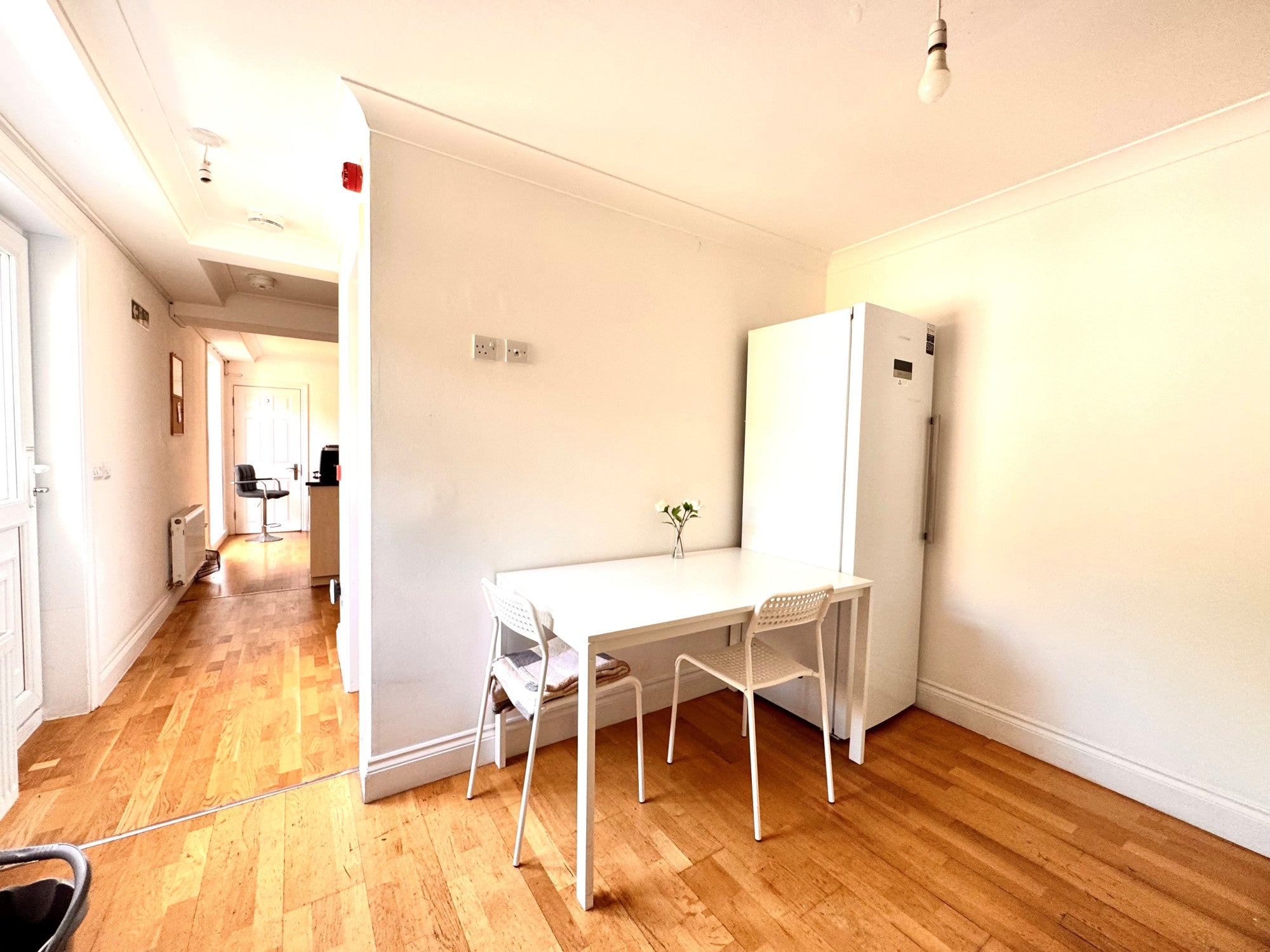 Room Warwick Road in Greater London