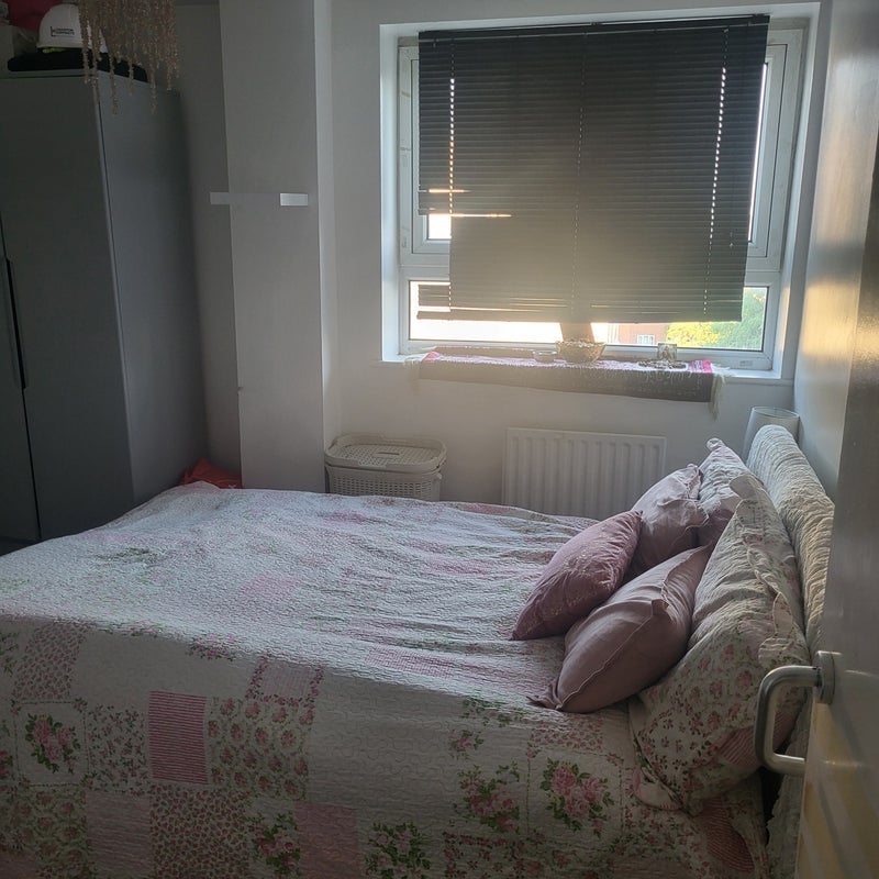 Room Sherwood Close in Greater London