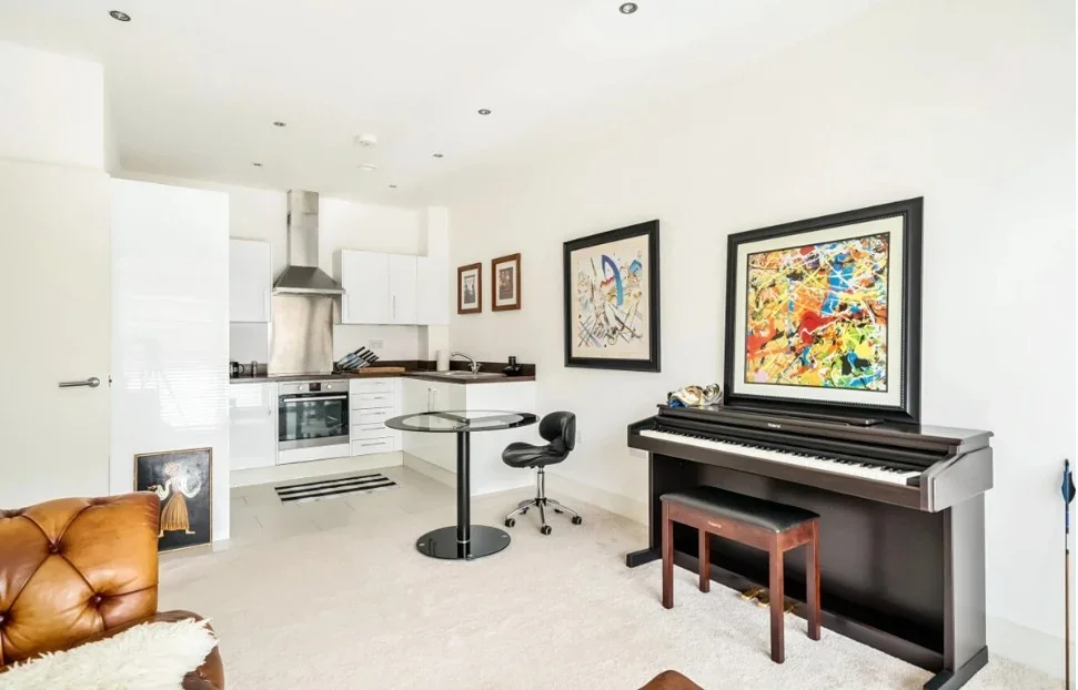 Flat Madoc Close in Greater London