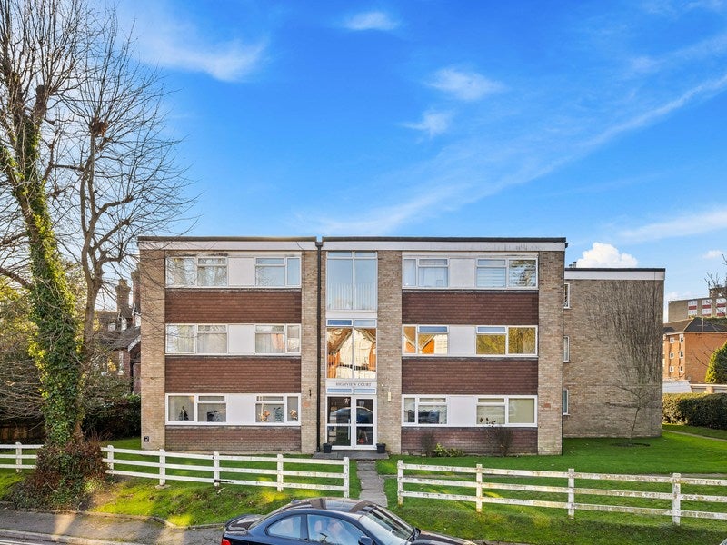 Flat Wray Common Road in Reigate and Banstead