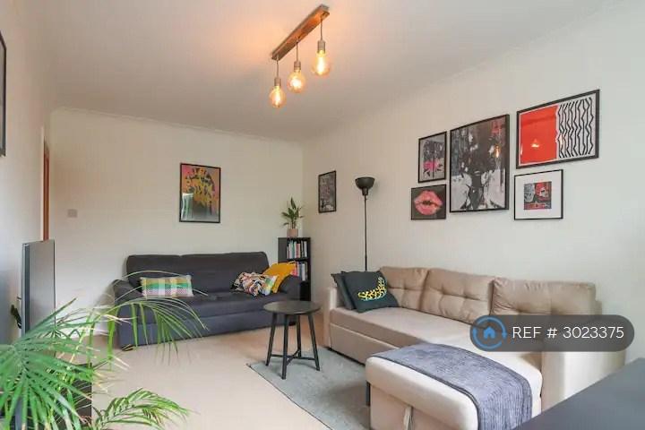 Flat Victoria Drive in Greater London