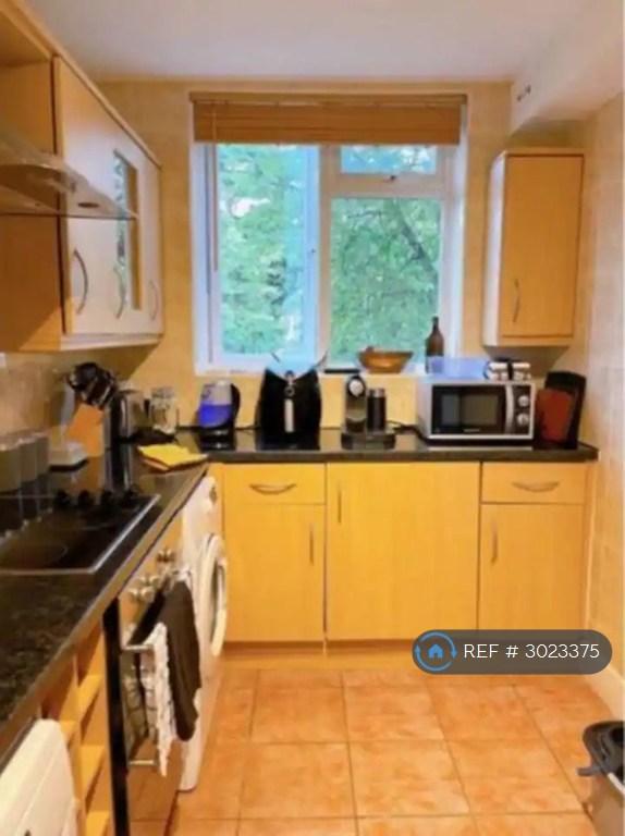 Flat Victoria Drive in Greater London