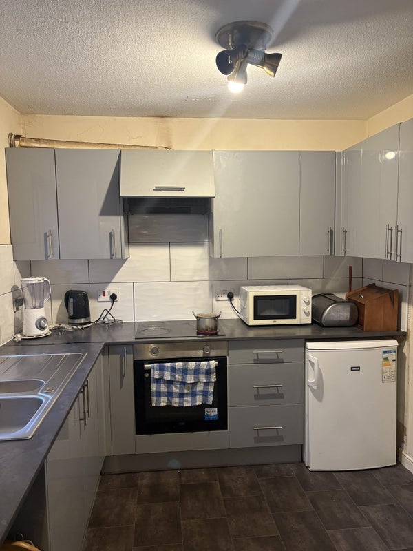 Room Lakeside Avenue in Greater London