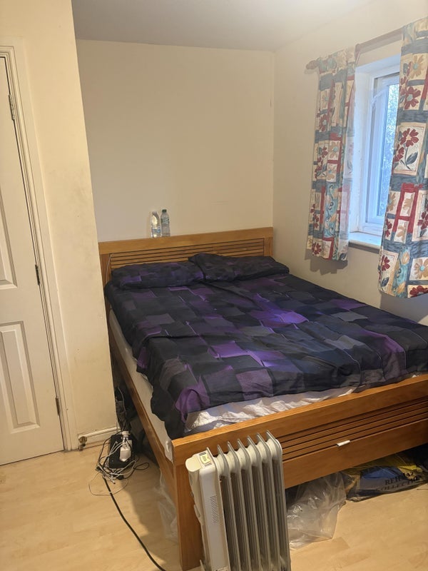 Room Lakeside Avenue in Greater London
