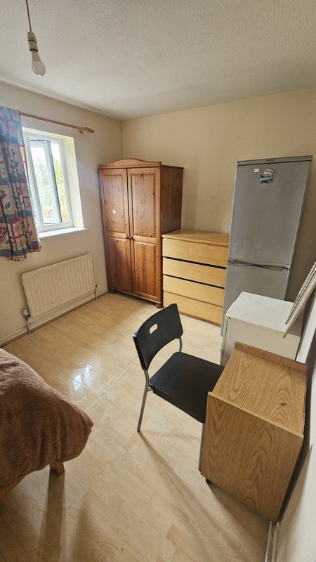 Room Lakeside Avenue in Greater London