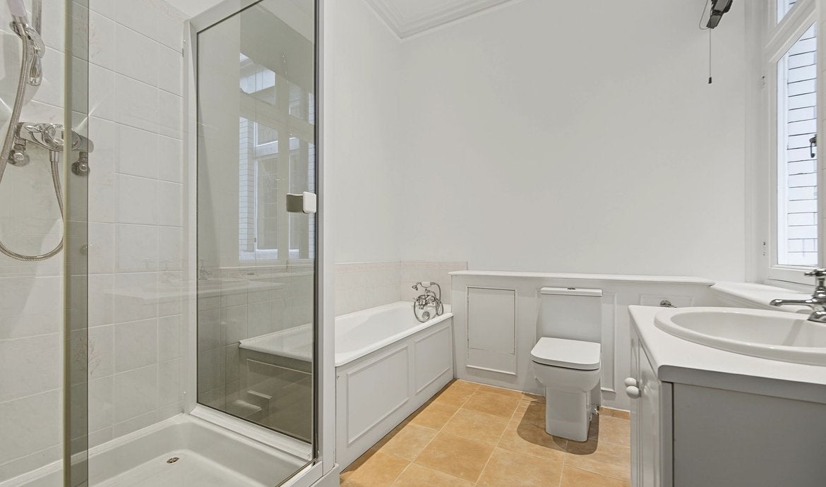 Flat Whitehall Court in City of Westminster