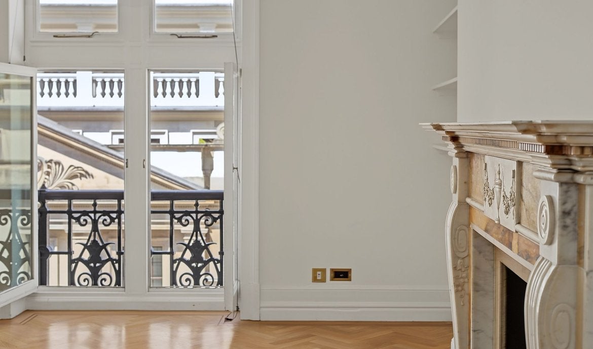 Flat Whitehall Court in City of Westminster
