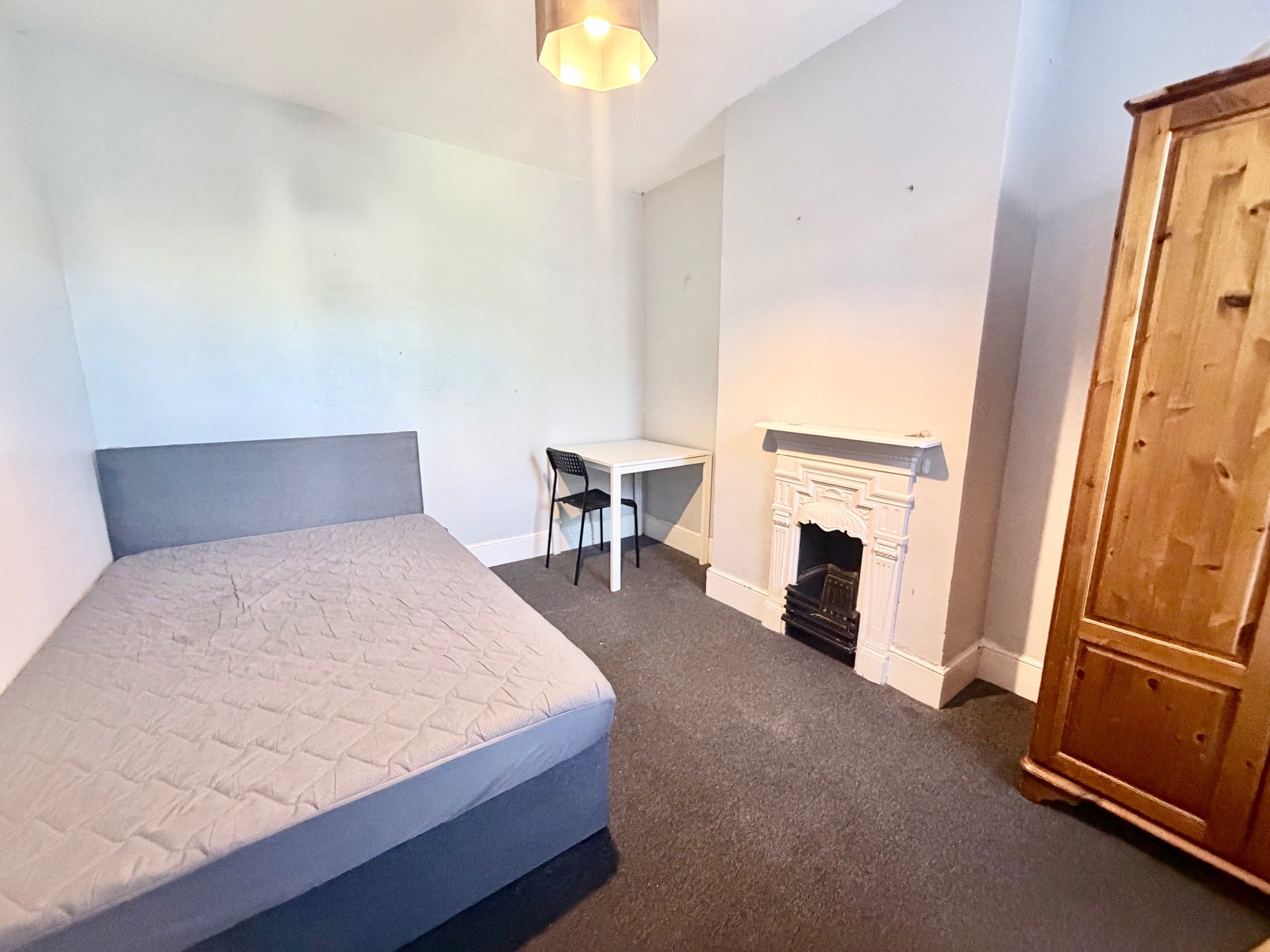 Room Hatfield Road in Ipswich