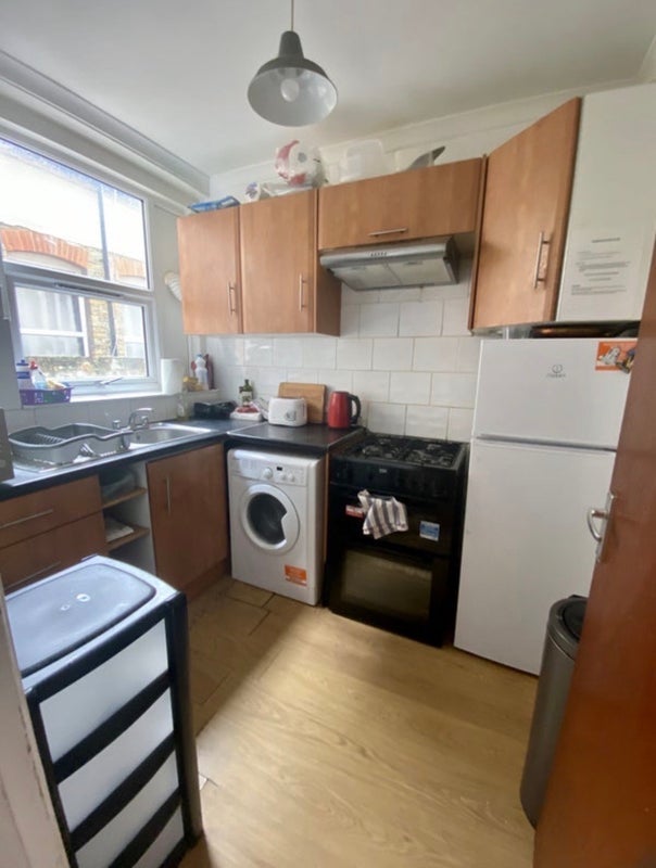 Room Denehurst Gardens in Greater London