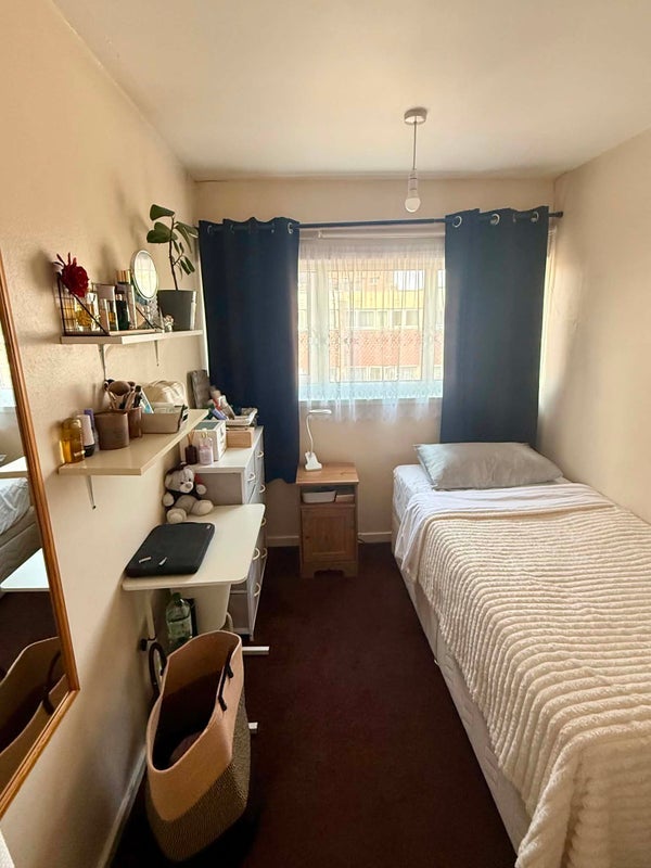 Room Worthing Close in Greater London