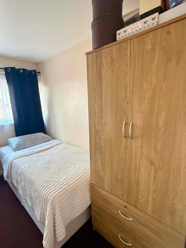 Room Worthing Close in Greater London