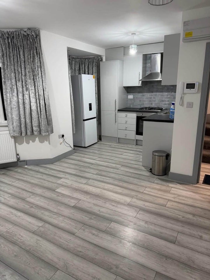 Room Brunel Close in Greater London