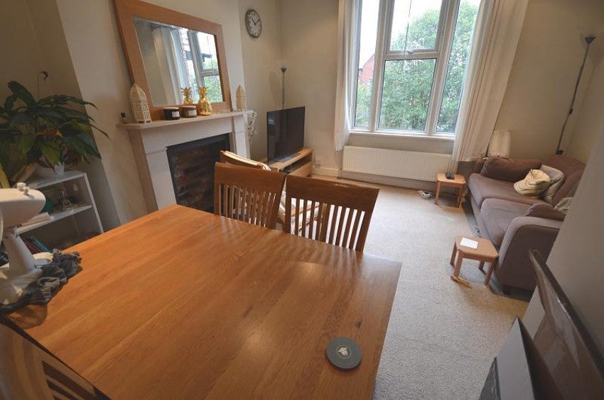 Flat Mauldeth Close in Cheadle