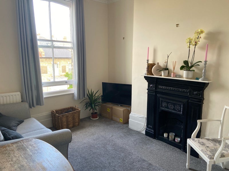 Room Ramsden Road in Greater London