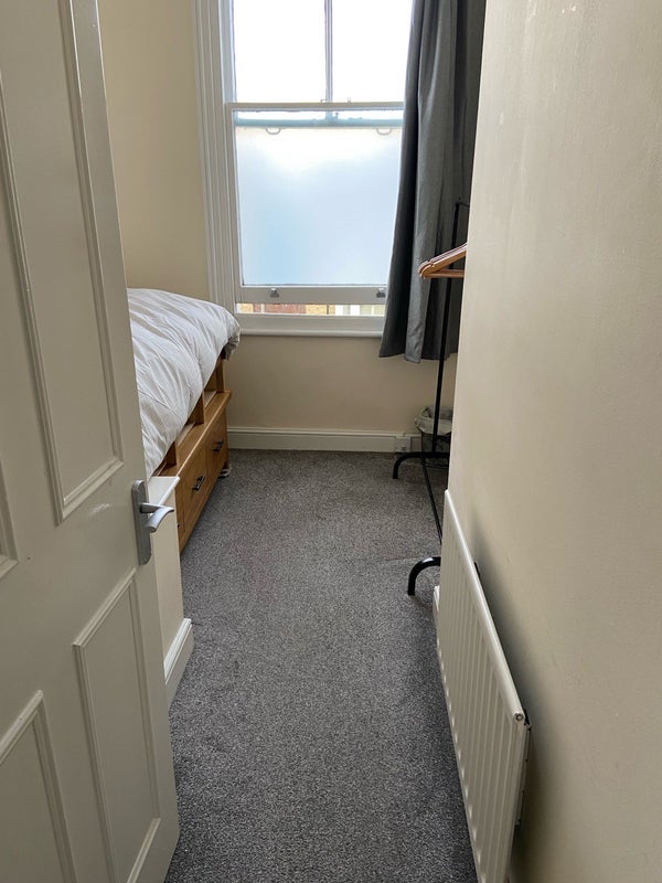 Room Ramsden Road in Greater London