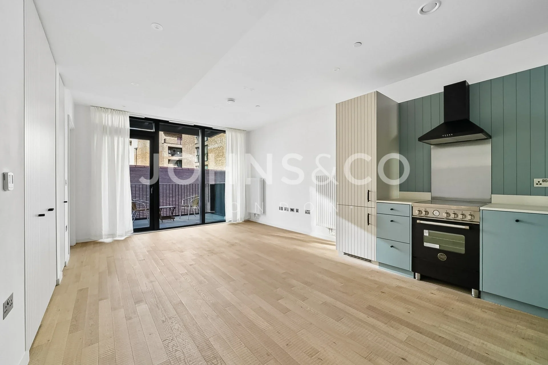 Flat Bradshaw Yard in Greater London