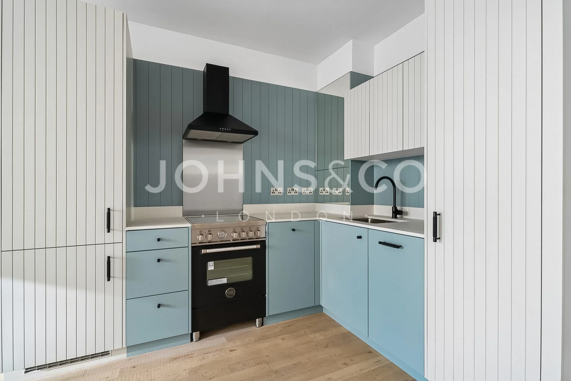 Flat Bradshaw Yard in Greater London