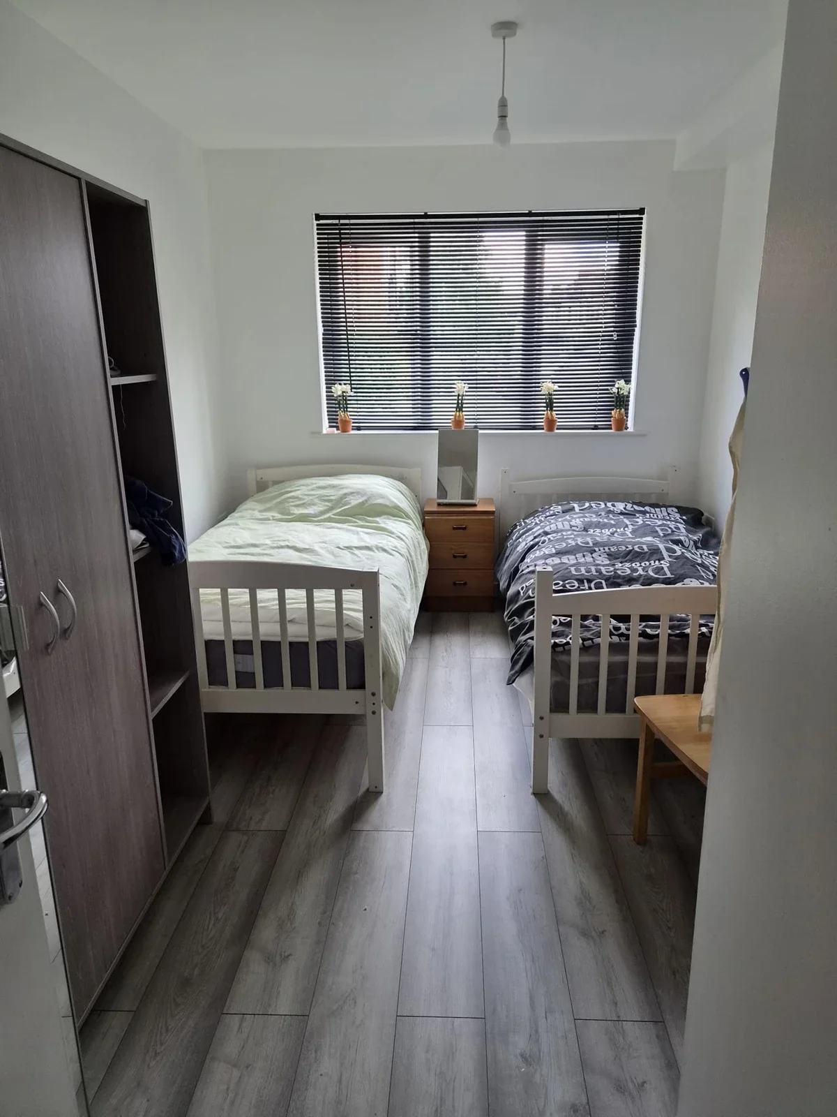 Room Leopold Road in Greater London