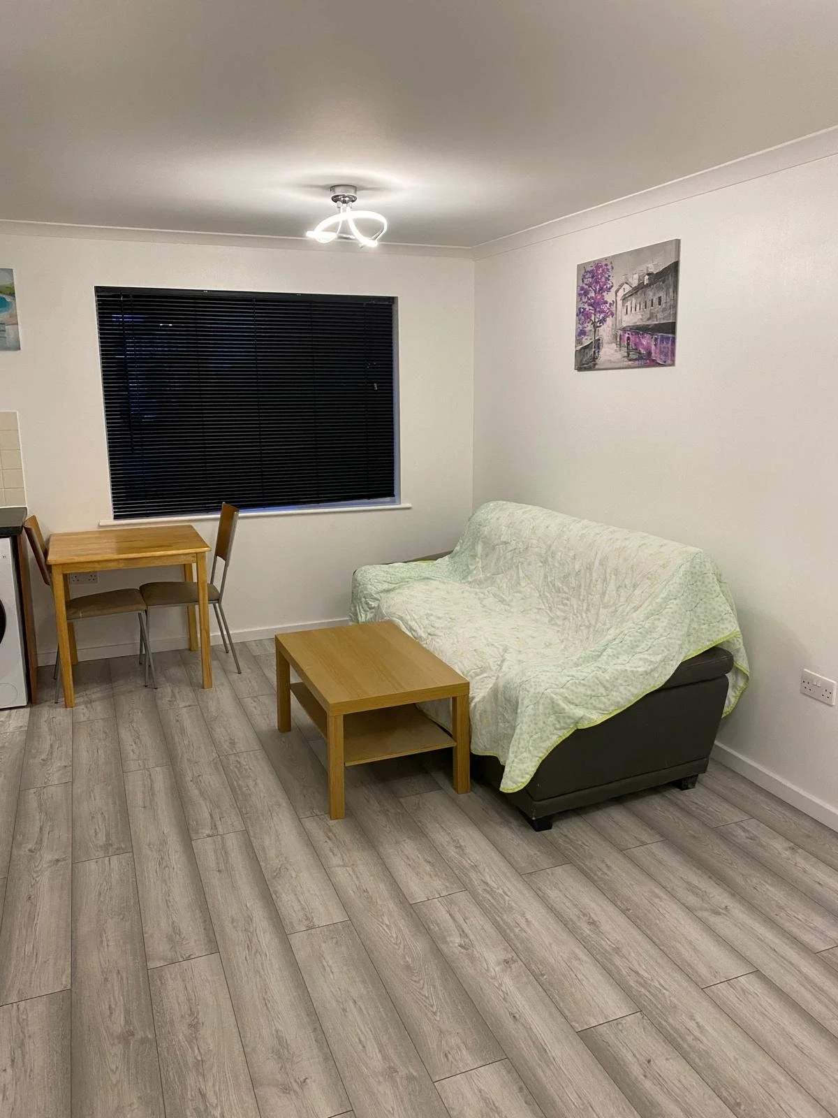 Room Leopold Road in Greater London