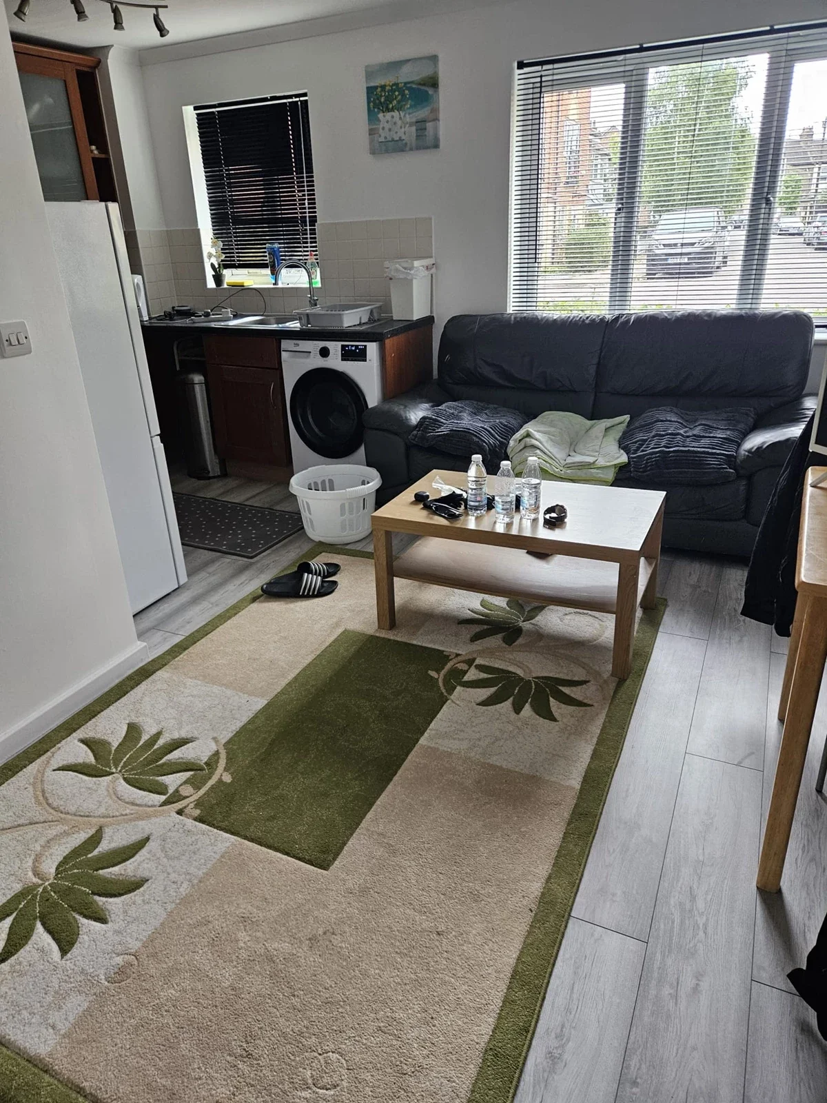 Room Leopold Road in Greater London
