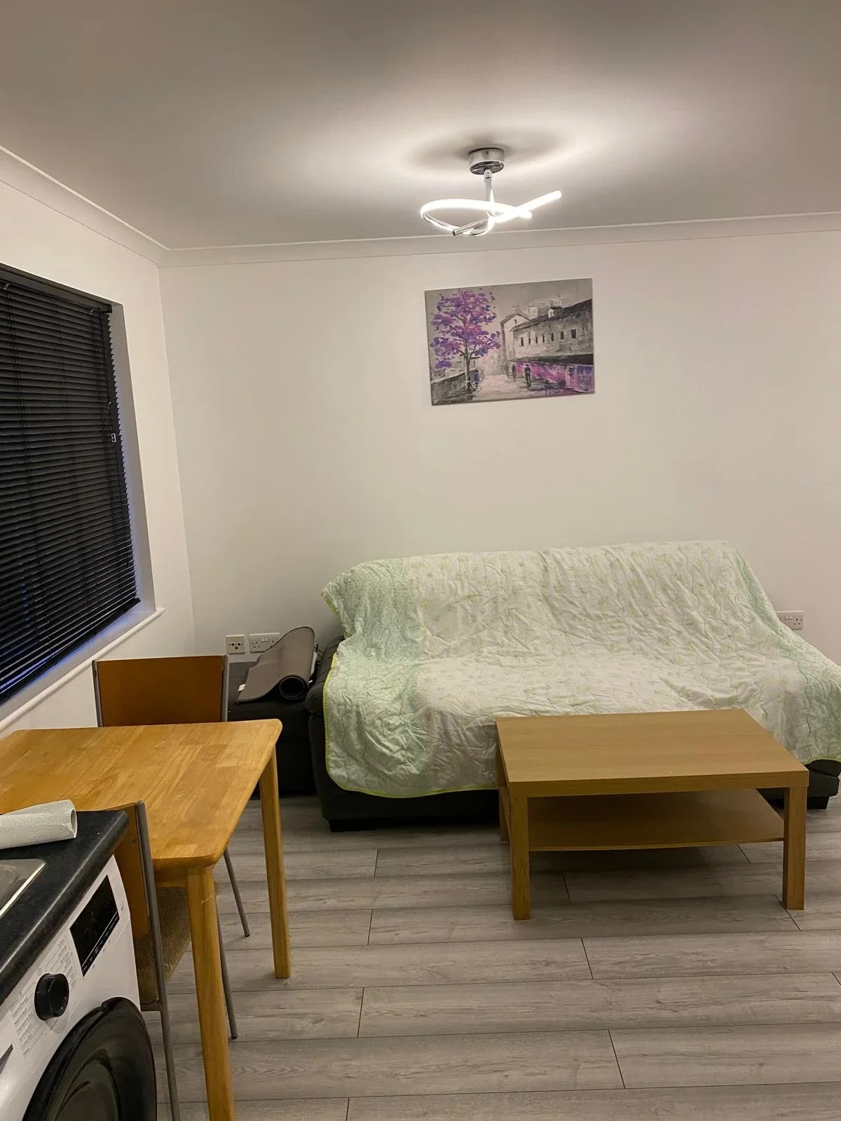 Room Leopold Road in Greater London
