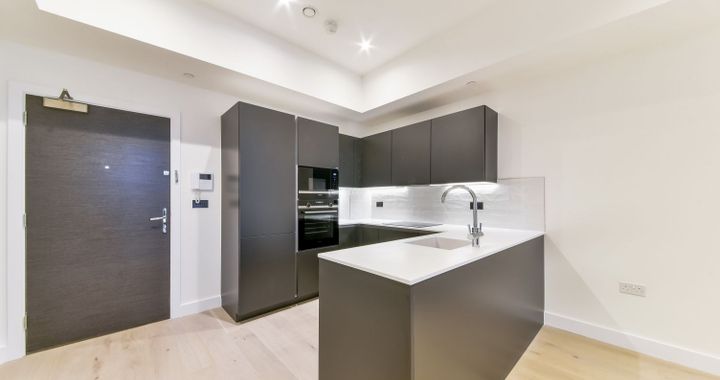 Flat Tannery Square in Greater London